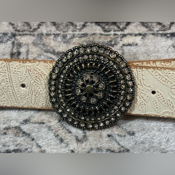 Fossil Embellished Cream Leather Belt with Ornate‎ Buckle Size Large - Picture 3 of 4
